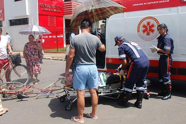Acidentes com motocicletas deixa 4 pessoas feridas no centro de Patos de Minas