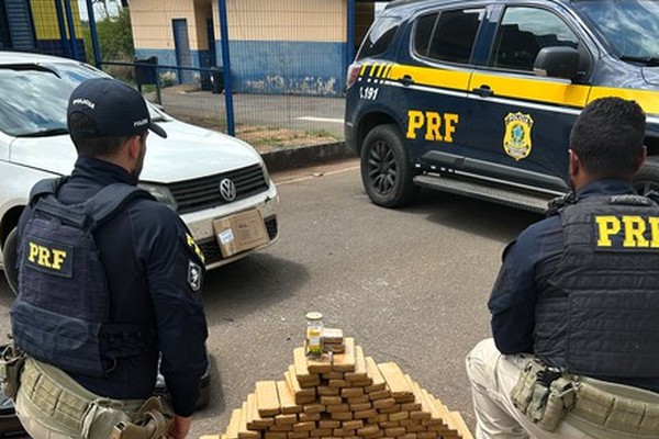 PRF apreende 94 tabletes de maconha após perseguição em Patos de Minas