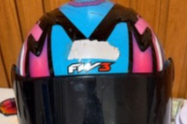 “Mais frágil”! Casal é preso em condomínio após tomar celular de mulher; grávida atuou como "piloto de fuga"