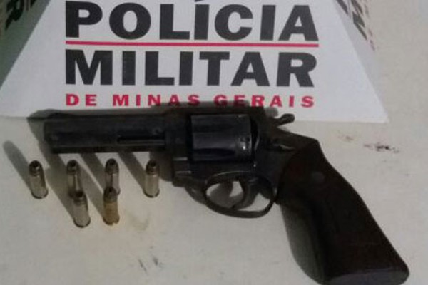 Homem de 46 anos é flagrado pela Polícia Militar com revólver carregado em Patos de Minas