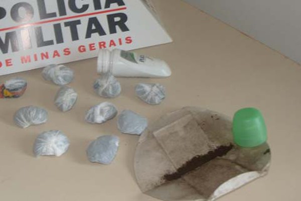 Agentes encontram várias porções de droga em Penitenciária de Carmo do Paranaíba