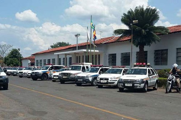 Operação da Polícia Militar cumpre mandados e reforça o combate ao crime em Patos de Minas