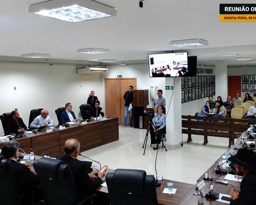 Vereador aponta irregularidades, pede suspensão da CPI da Saúde e provoca bate-boca na Câmara