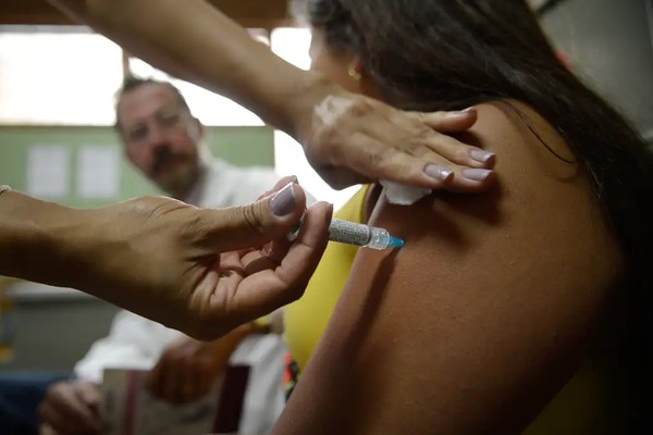 Empresas deverão informar trabalhadores sobre cânceres e vacina