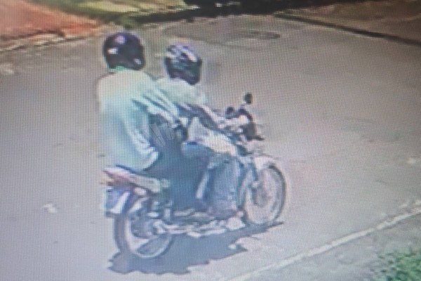 Jovem com tornozeleira acaba preso após escalar muro de 4 metros e furtar residência