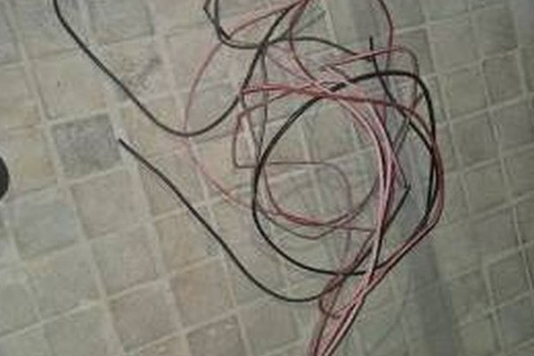 Jovem é preso após furtar fiação de mansão em construção em Patos de Minas