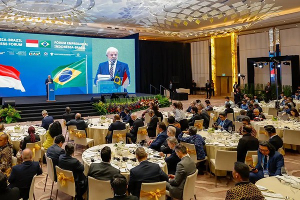 Lula defende uso de moedas locais para comércio Brasil-Indonésia