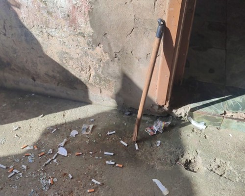 Jovem de 24 anos é preso após ameaçar e agredir esposa com pedaço de cabo de vassoura em Patos de Minas