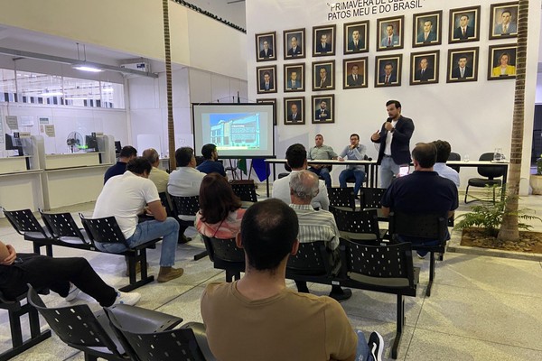 Audiência pública sobre a nova Zona Azul tem baixa participação em Patos de Minas