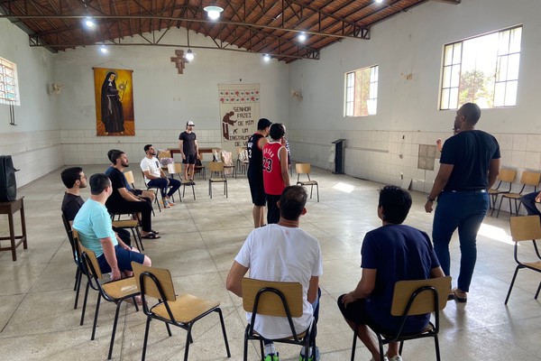 Trupe Retalhos e Remendos prepara encenação emocionante para a Sexta-feira da Paixão em Patos de Minas