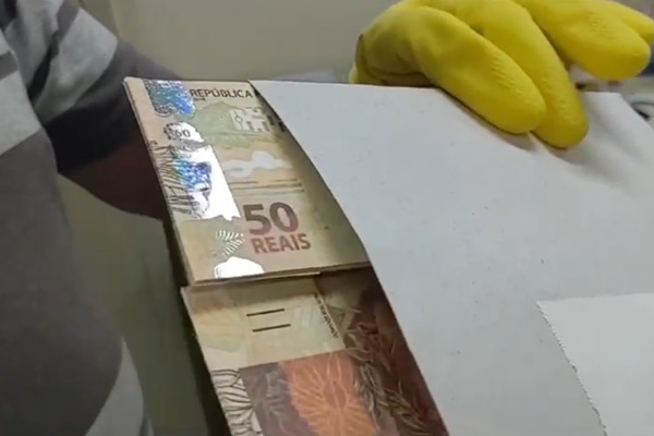 Polícia Federal prende duas pessoas que tentavam retirar encomenda com cédulas falsas em Patos de Minas