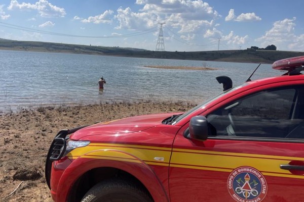 Jovem de 21 anos sai para nadar com os amigos e morre afogado na represa de Nova Ponte