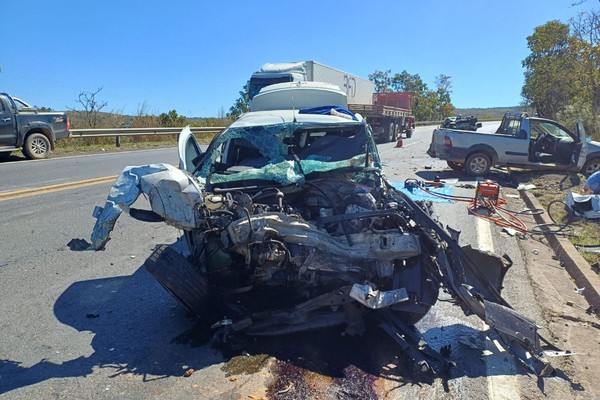 Duas crianças morrem em acidente envolvendo três veículos na BR 040, em São Gonçalo do Abaeté