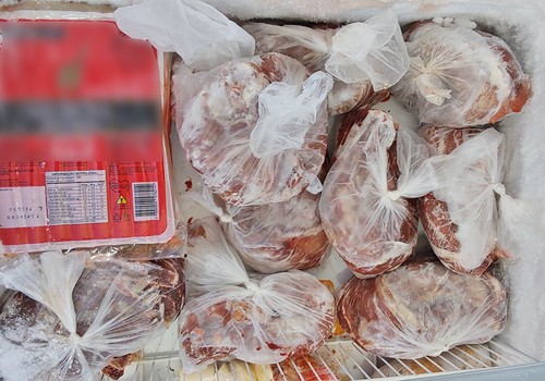 Procon apreende 270 kg de carne imprópria para o consumo e interdita açougues em Araguari