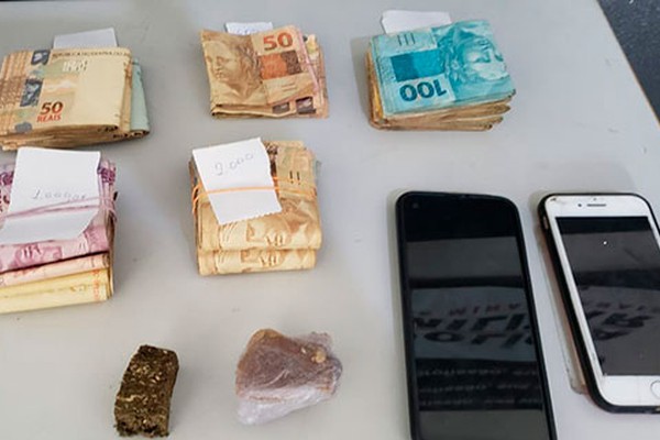 Polícia Militar cumpre mandados de prisão e prende três com drogas e R$ 12 mil em dinheiro