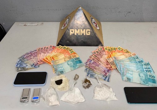 Dupla é presa após fugir da PM em alta velocidade e dispensar pacotes de cocaína na Avenida JK