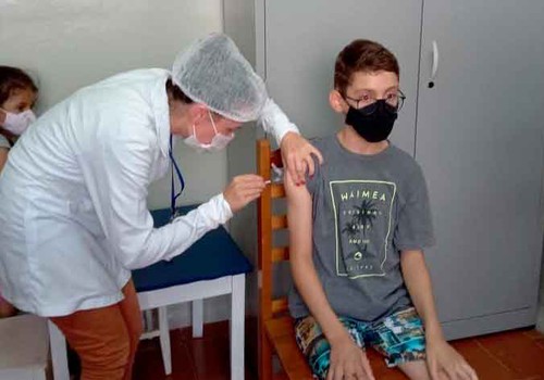 Prefeitura convoca crianças de 11 anos sem comorbidades para vacinação neste sábado