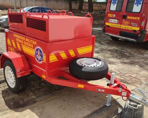 Vira-lata caramelo que atacou pedestres é capturado pelo Corpo de Bombeiros