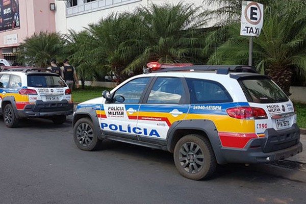 Assaltantes armados rendem funcionário do cinema e roubam cerca de R$30 mil