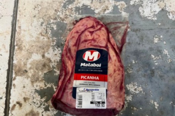 Homem é preso em hipermercado após esconder sabonete, bife ancho e picanha dentro da calça