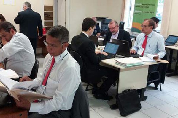 Programa do Tribunal de Justiça de Minas leva força-tarefa com 20 juízes a Presidente Olegário