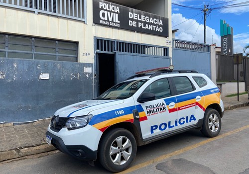 Homem é preso ao tentar sair de supermercado com carnes escondidas dentro da roupa, em Patos de Minas