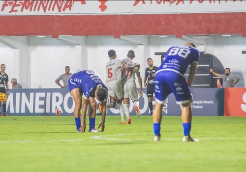 URT perde para o Tombense por 3 a 1, mas se mantém na liderança do Grupo A e com chance de classificação