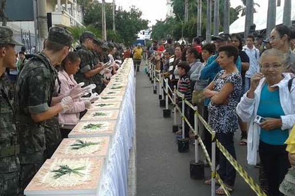 Aniversário de 123 anos de Patos de Minas tem sessão cívica e distribuição de bolo
