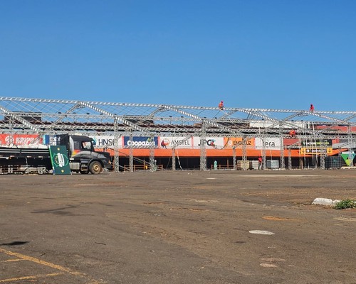 Fenaminas 2026 inicia montagem de estruturas no Parque de Exposições e convoca expositores para reunião estratégica
