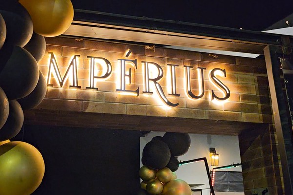 Impérius Choperia comemora 1 ano com casa lotada, chopp gelado e muita animação