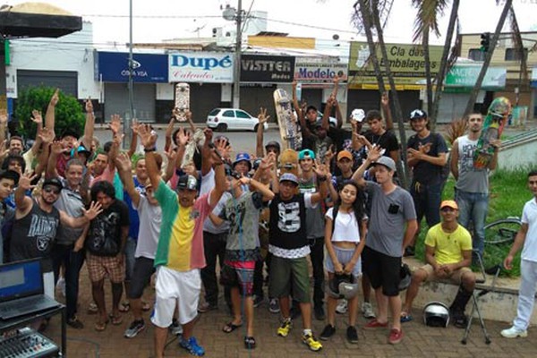 Rappers de Patos de Minas movimentam o centro da cidade com batalha de rimas