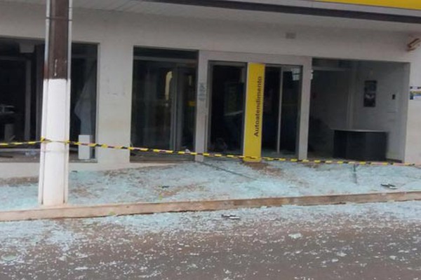 Bandidos explodem caixa eletrônico em Serra do Salitre, mas fogem sem levar nada