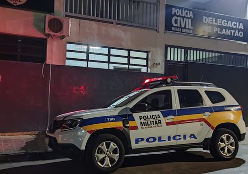Mulher acaba na delegacia ao ficar presa em concertina de prédio em construção no Centro