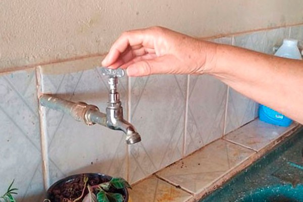 Moradores relatam descaso e continuam sofrendo com a falta d’água em Patos de Minas