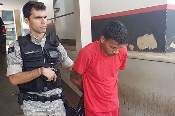 Polícia Rodoviária Federal flagra foragido da Justiça com a mochila cheia de pasta base de cocaína