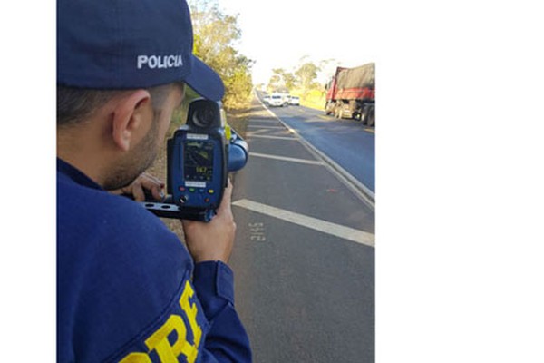 PRF registra 14 mortes e mais de 6200 multas por excesso de velocidade no Ano Novo em MG
