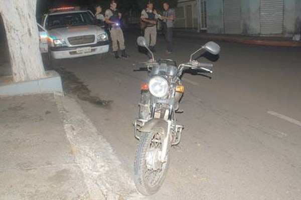 PM apreende menores em moto furtada quando tentavam furtar outra moto