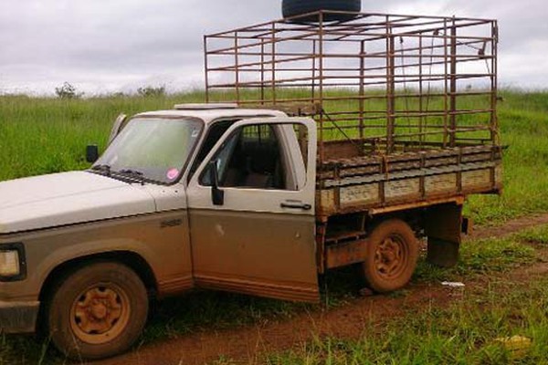 Veículo abandonado após furto é recuperado pela PM de Carmo do Paranaíba