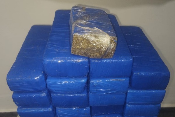 Passageiro de 16 anos é detido com mala cheia de maconha e cocaína; ele disse que receberia R$ 2 mil