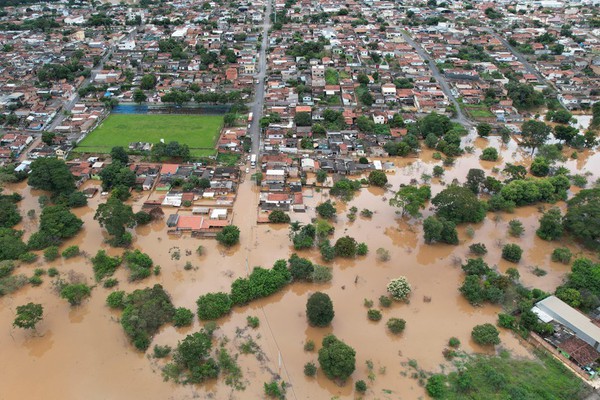 Defesa Civil, Prefeitura e Bombeiros lançam cartilha com dicas para o período chuvoso