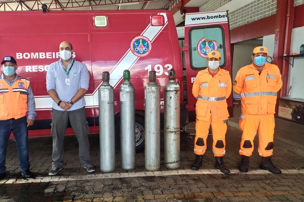 Patos de Minas já começa a receber cilindros de oxigênio em campanha da Defesa Civil e Corpo de Bombeiros
