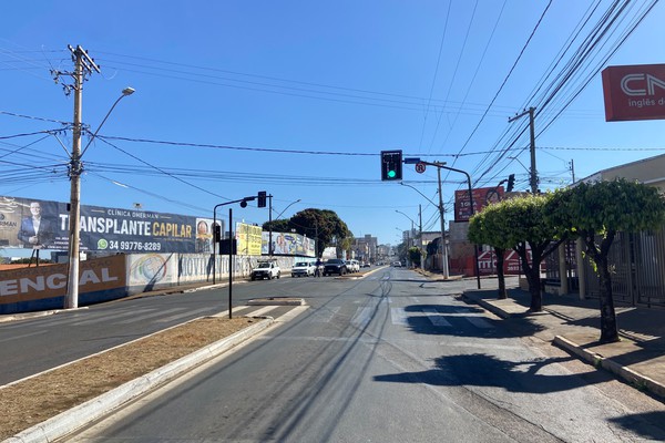 Conversões à esquerda serão proibidas em três cruzamentos da rua Major Gote a partir desta sexta