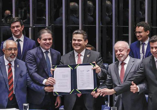 Congresso promulga emenda do fim da 6x1; escala 5x2 começa em 60 dias