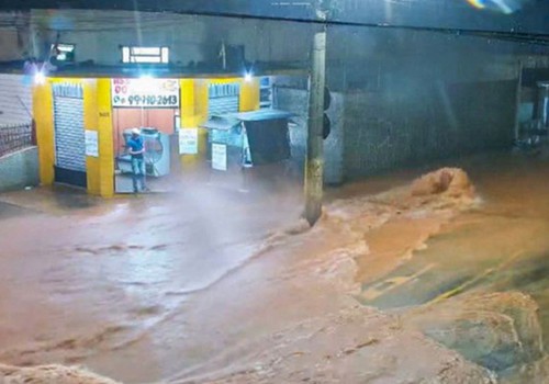 Sobe para 22 total de mortos por chuvas em Juiz de Fora e Ubá