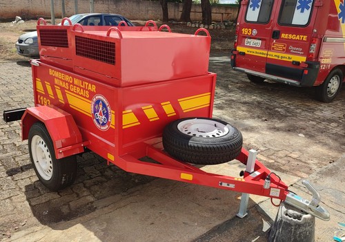 Vira-lata caramelo que atacou pedestres é capturado pelo Corpo de Bombeiros