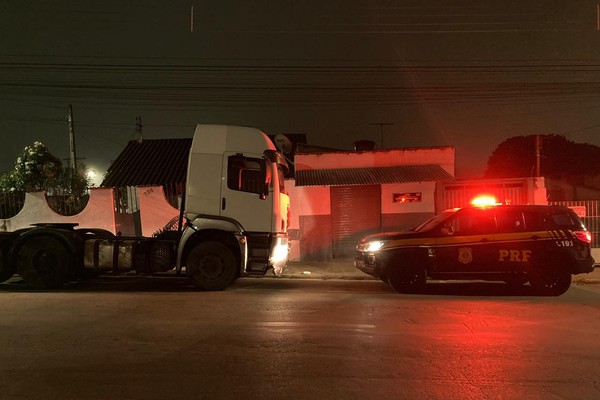 Veículo clonado e furtado em SP é interceptado pela PRF na BR-365; motorista receberia R$ 3 mil pelo "serviço"