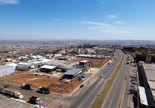 Patos de Minas supera 1.000 vagas de emprego criadas em 2026 e mantém mercado aquecido