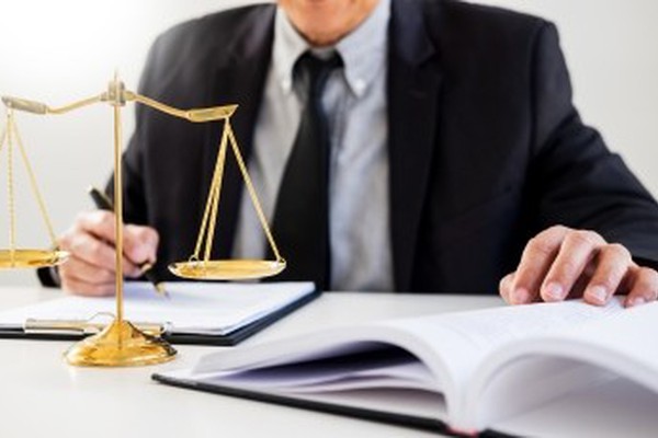 TRT-MG confirma indenização por danos morais à bancária que presenciou suicídio no local de trabalho