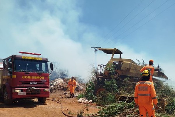 Bombeiros combatem incêndio em fazenda e reforçam cuidados contra queimadas em Patos de Minas