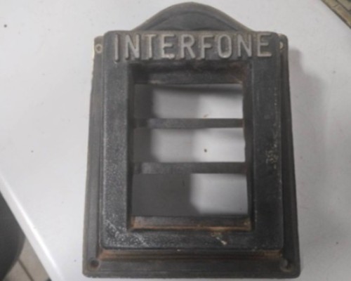 Homem é preso após furtar capas de interfones e números residenciais em Patos de Minas